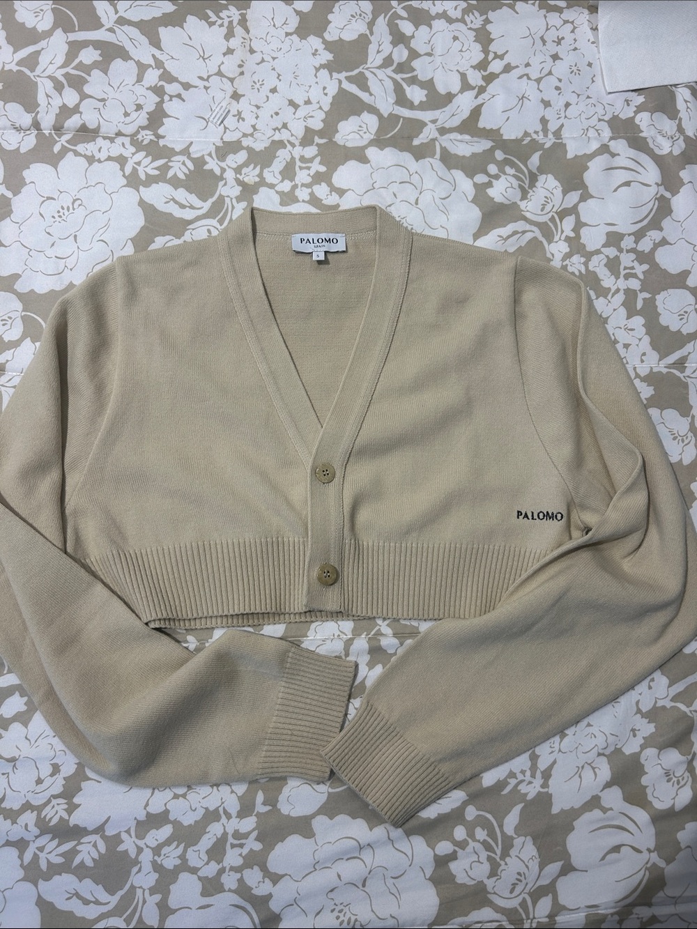 Palomo Cream Cropped V-Neck Cardigan